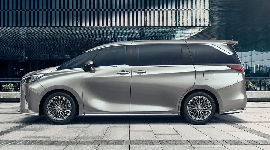 Lexus LM 2025